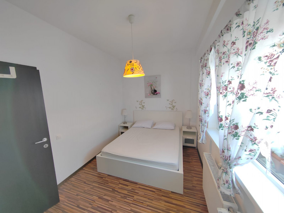 Apartament foarte spatios cu loc de parcare