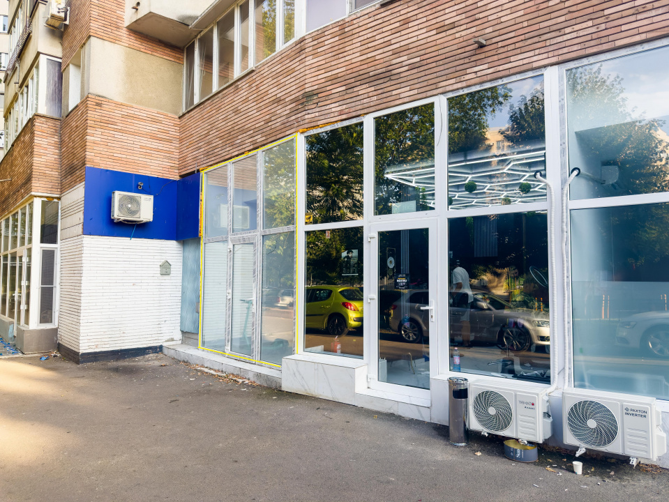 Spatiu comercial 32,2mp Dristor McDonald's Metrou Stradal Camil Ressu