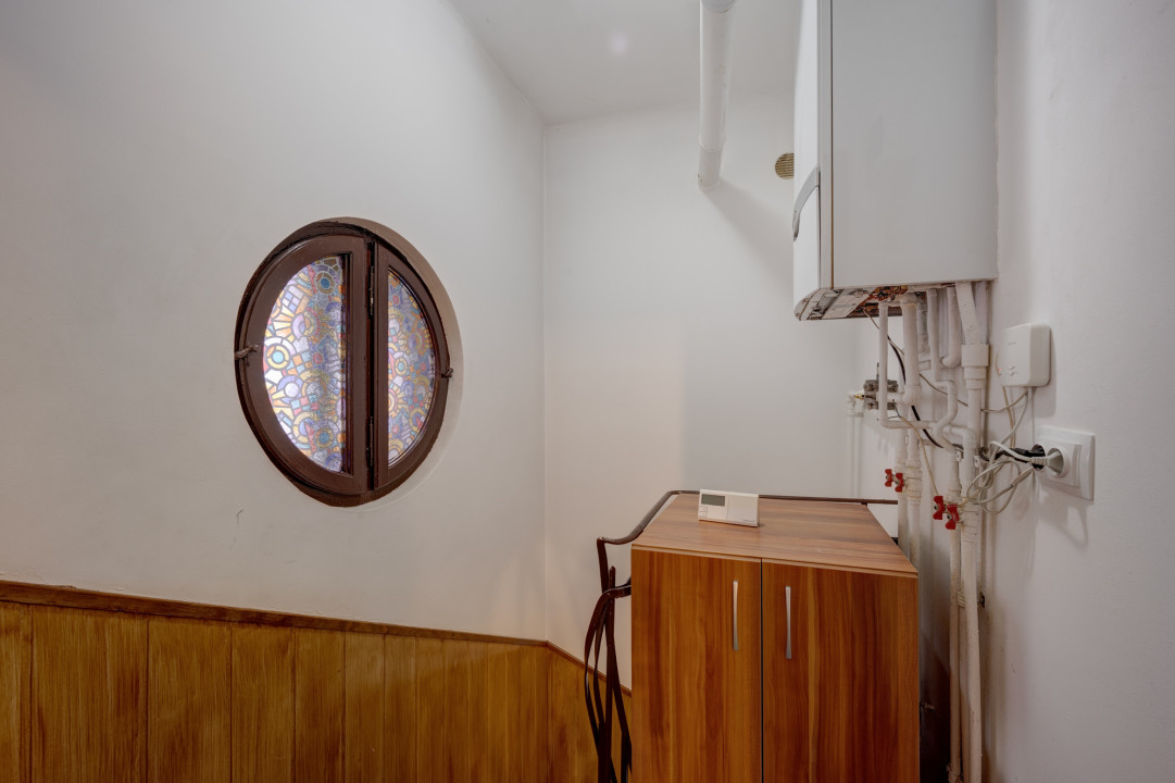 2 Apartamente  in Vila 5 Cam Metrou Basarab Gara de Nord