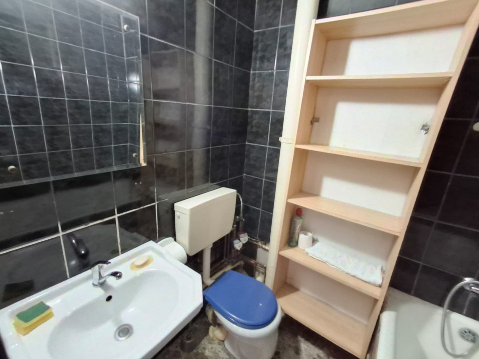 Apartament de vanzare 2 camere decomandat   Luica 35.