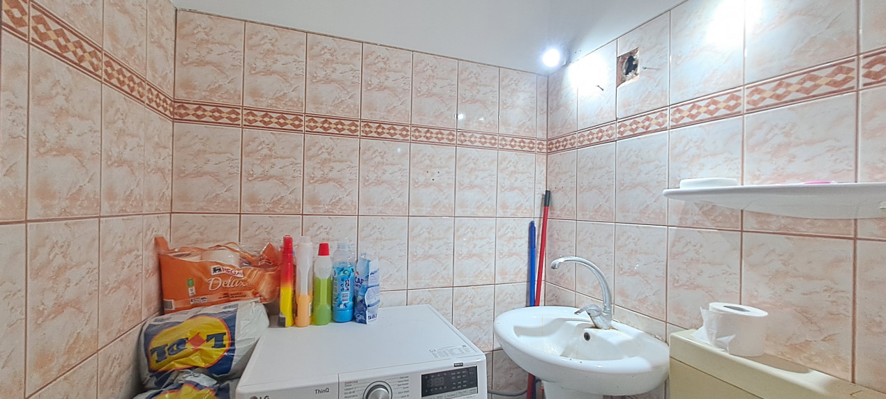 3 cam | Cel mai spatios | Decomandat | Centrala proprie