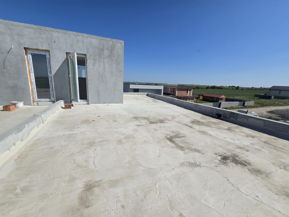 OVIDIU-POIANA- Vila tip duplex cu terasa circulabila.