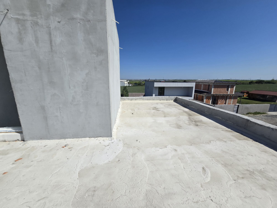 OVIDIU-POIANA- Vila tip duplex cu terasa circulabila.