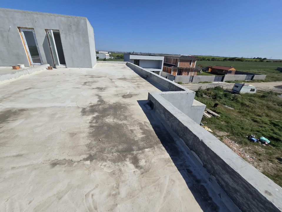 OVIDIU-POIANA- Vila tip duplex cu terasa circulabila.
