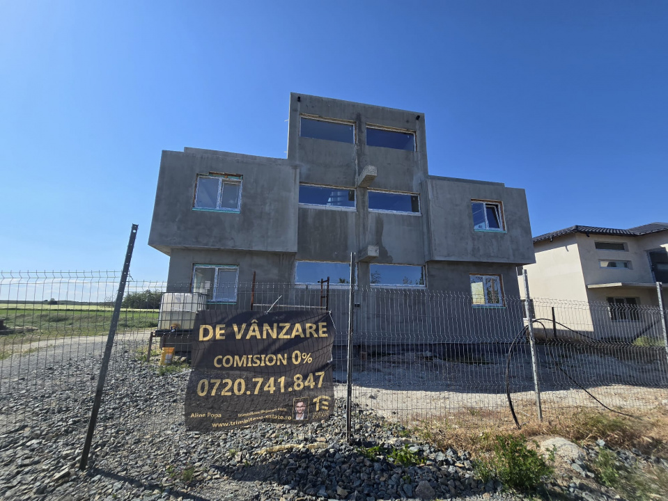 OVIDIU-POIANA- Vila tip duplex cu terasa circulabila.