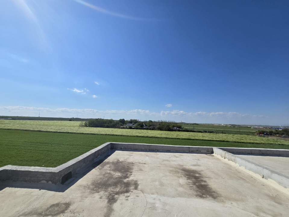 OVIDIU-POIANA- Vila tip duplex cu terasa circulabila.