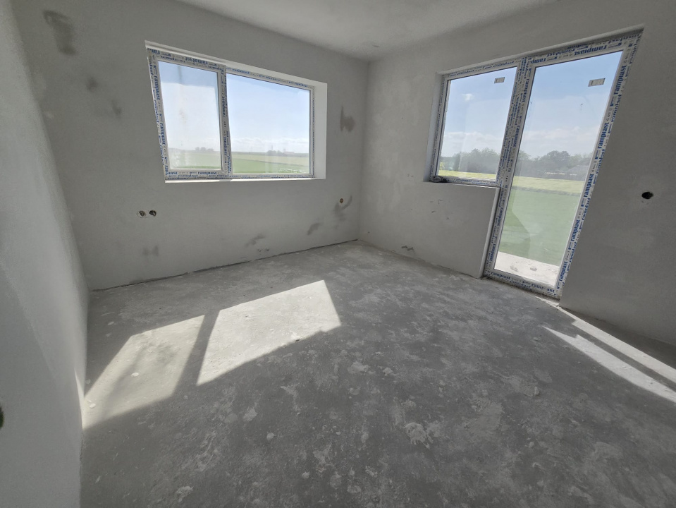 OVIDIU-POIANA- Vila tip duplex cu terasa circulabila.