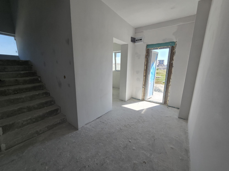 OVIDIU-POIANA- Vila tip duplex cu terasa circulabila.