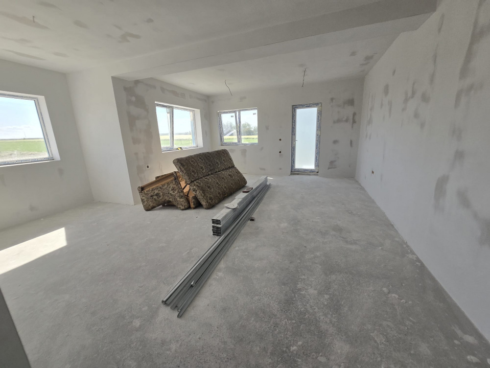 OVIDIU-POIANA- Vila tip duplex cu terasa circulabila.