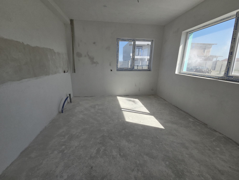 OVIDIU-POIANA- Vila tip duplex cu terasa circulabila.