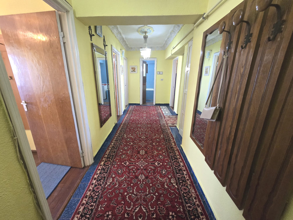 Centru - Apartament de 4 camere cu vedere Panoramica la Marea Neagra.