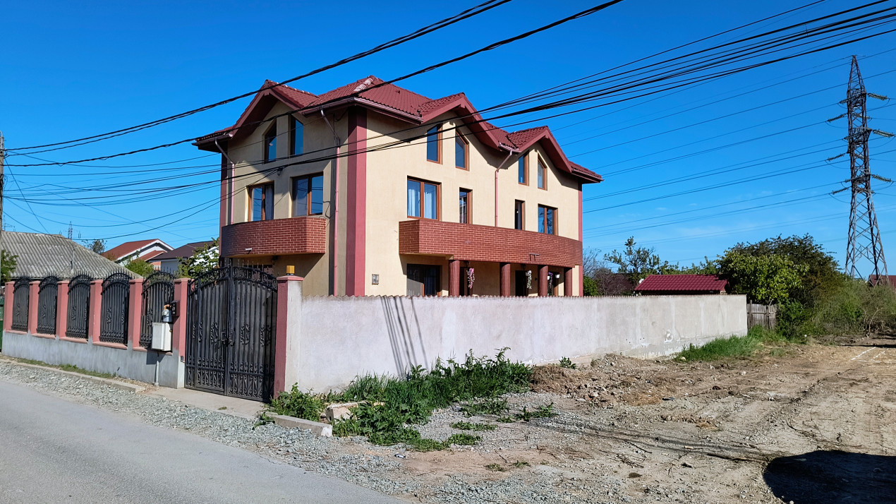 Năvodari | Casă spațioasă cu teren mare