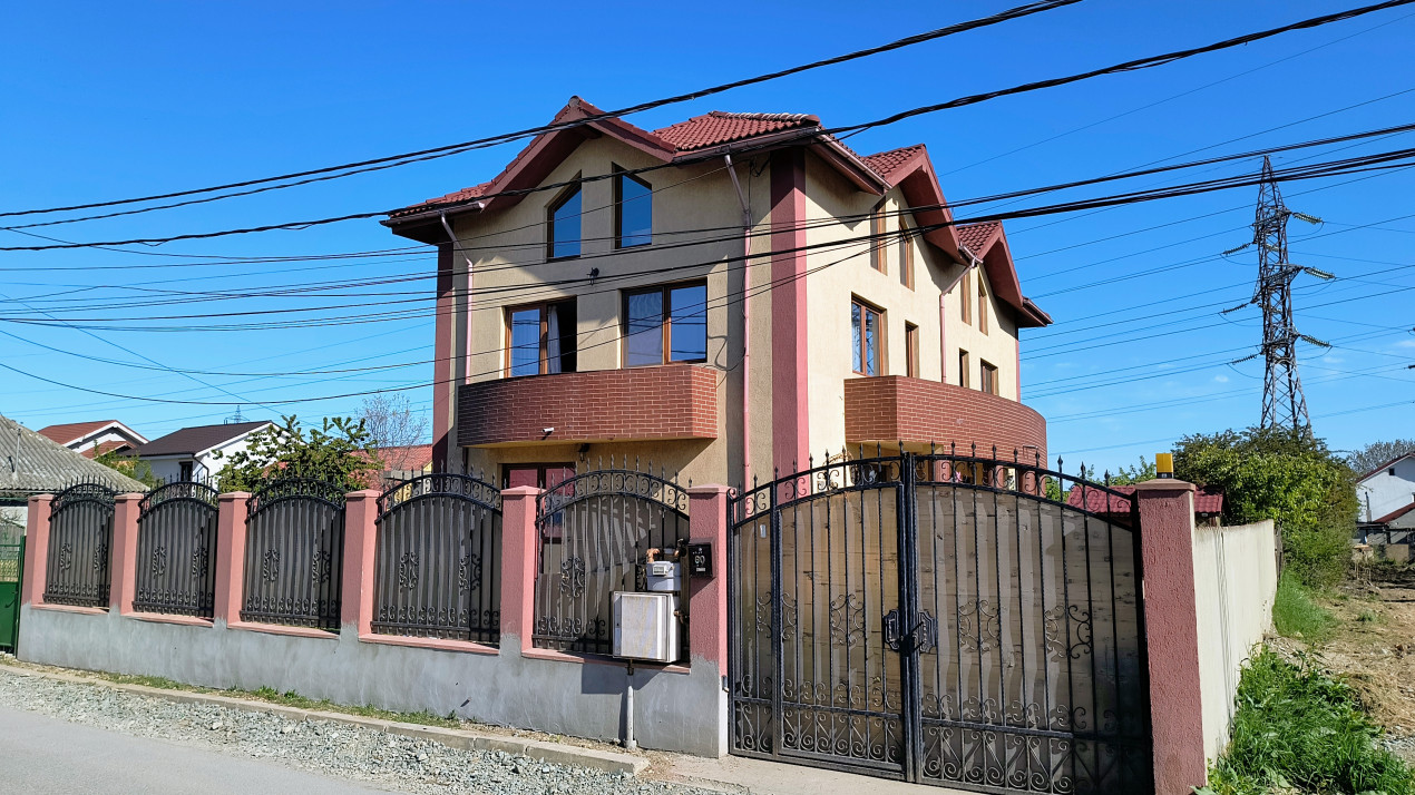 Năvodari | Casă spațioasă cu teren mare