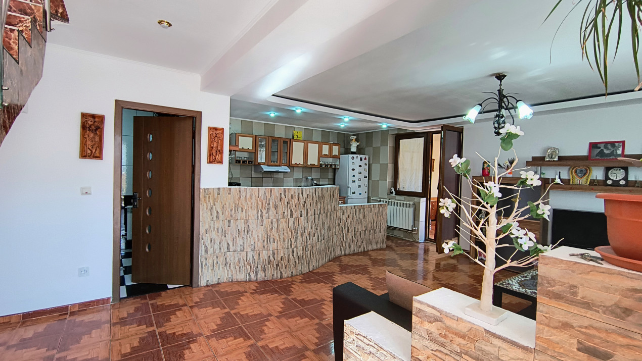 Năvodari | Casă spațioasă cu teren mare