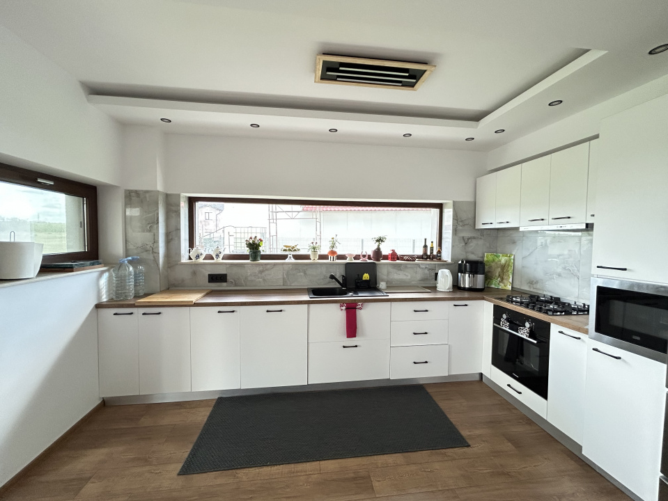 Duplex 10 camere Techirghiol ideal pensiune sau sediu firma