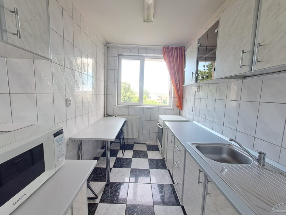 Apartament 3 camere Militari Apusului Metrou Pacii