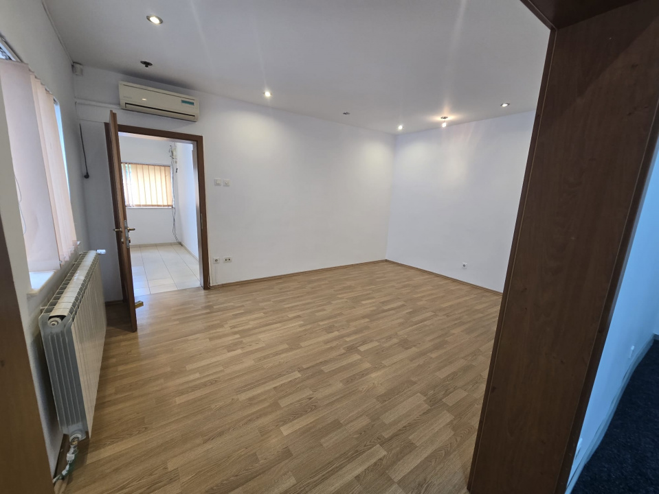 CENTRU- Casa de inchiriat pentru birouri.