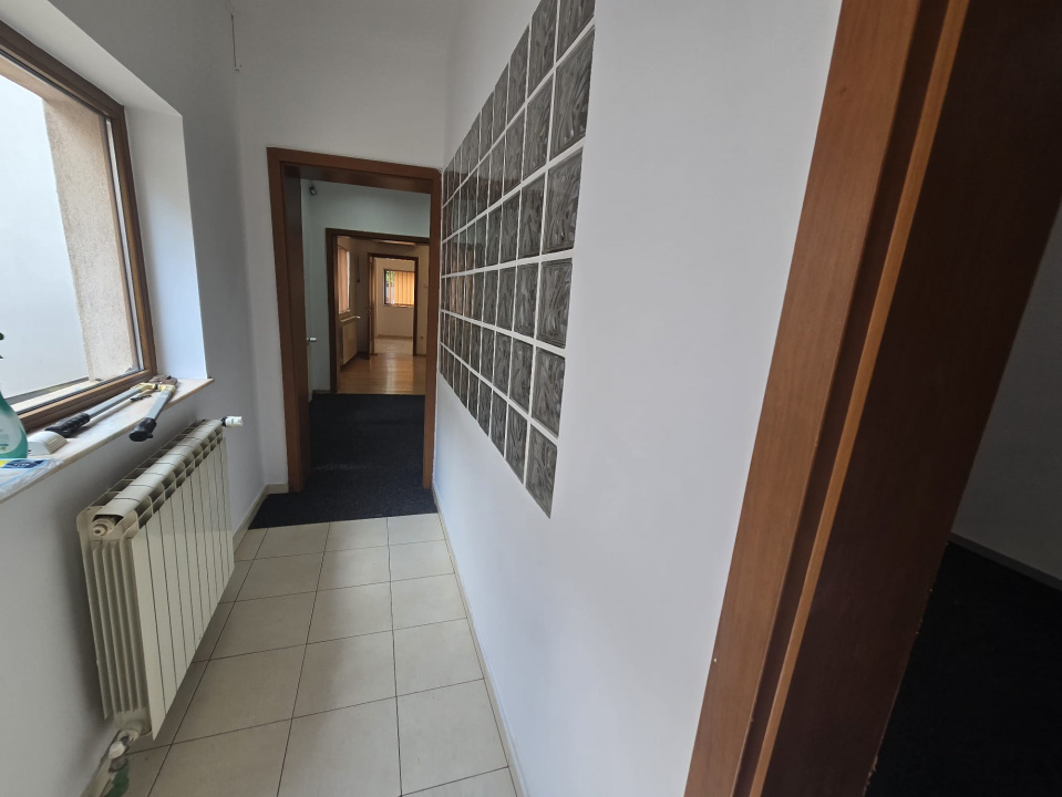 CENTRU- Casa de inchiriat pentru birouri.
