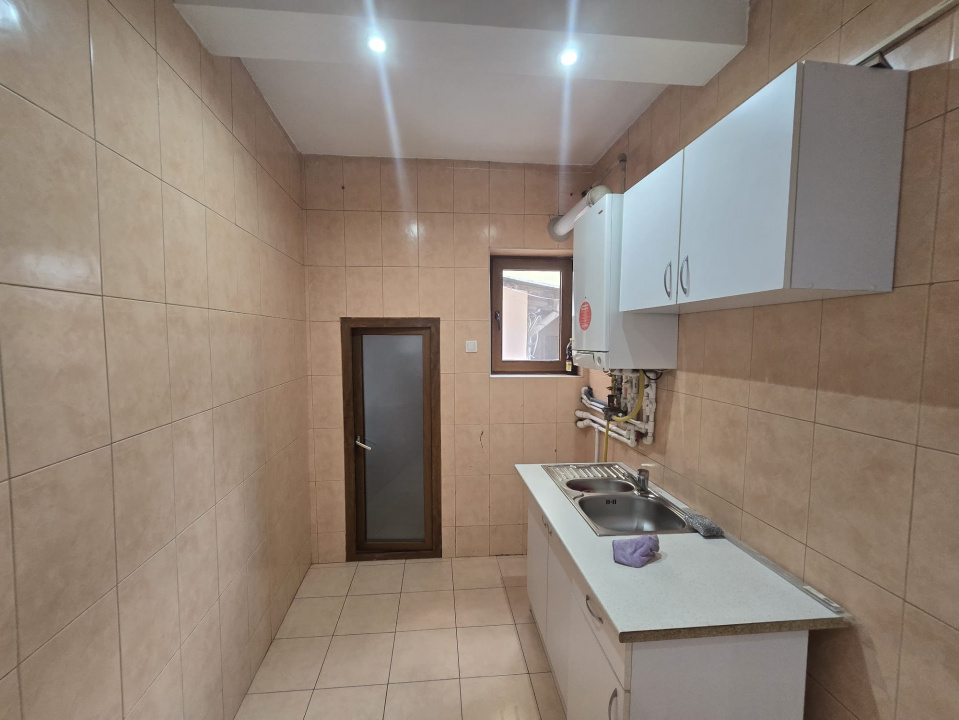 CENTRU- Casa de inchiriat pentru birouri.