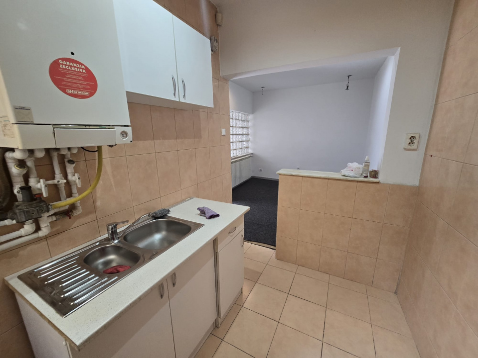 CENTRU- Casa de inchiriat pentru birouri.