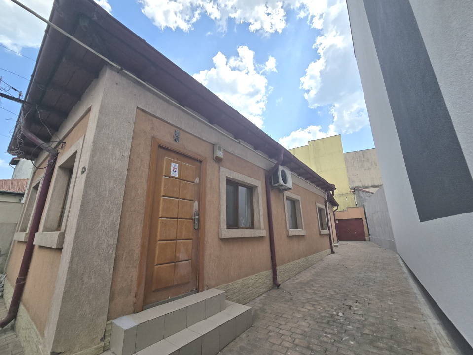 CENTRU- Casa de inchiriat pentru birouri.