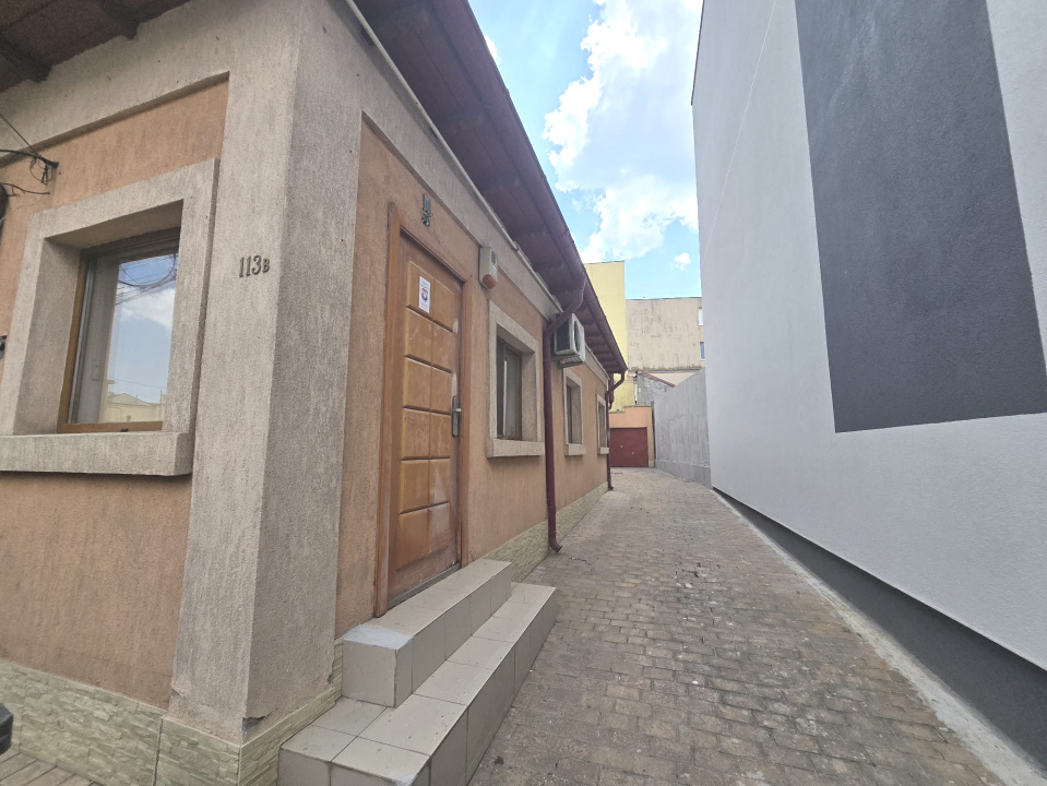 CENTRU- Casa de inchiriat pentru birouri.