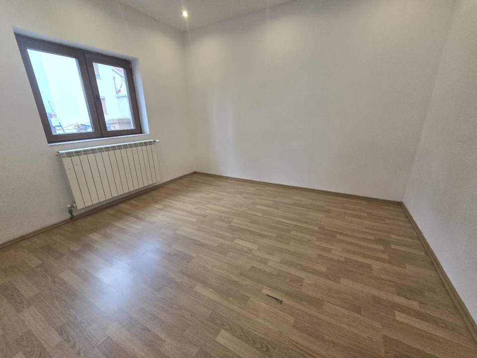 CENTRU- Casa de inchiriat pentru birouri.