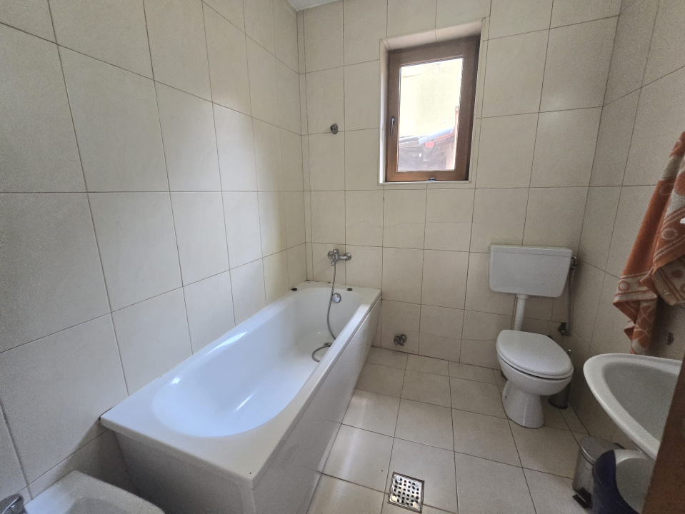 CENTRU- Casa de inchiriat pentru birouri.
