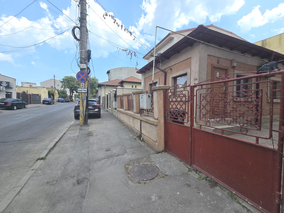 CENTRU- Casa de inchiriat pentru birouri.