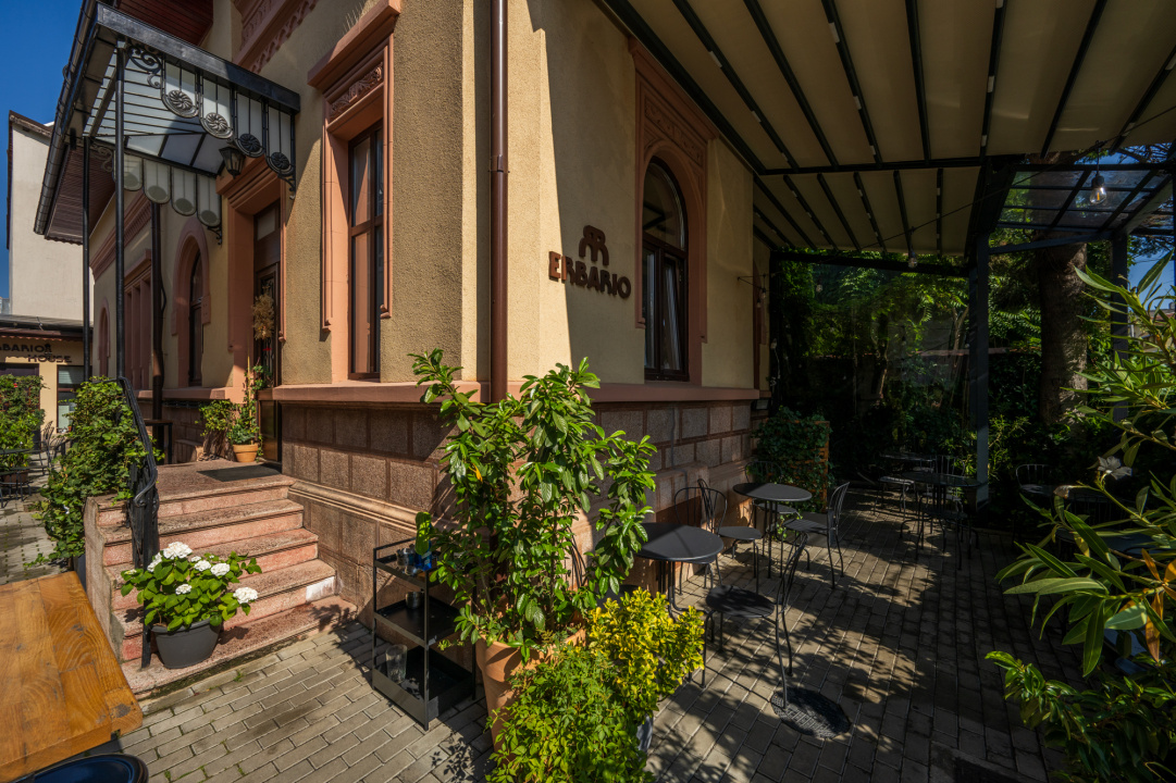 Afacere la Cheie ! Camere in regim hotelier+restaurant / profit bun !