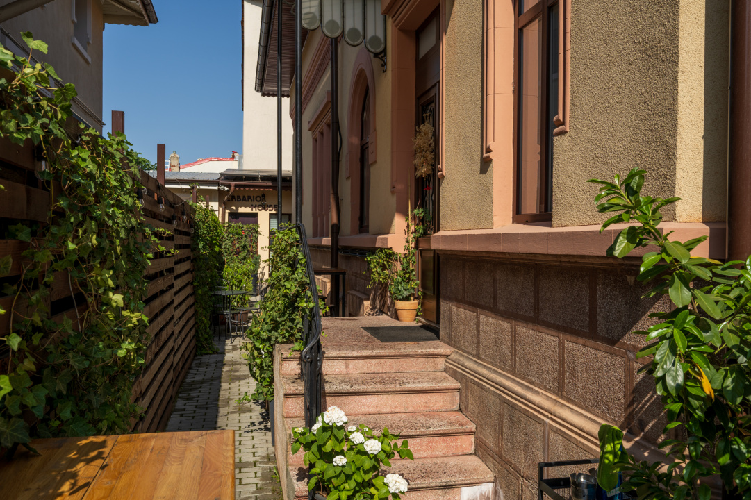 Afacere la Cheie ! Camere in regim hotelier+restaurant / profit bun !