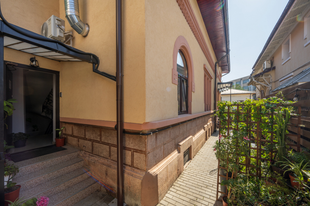 Afacere la Cheie ! Camere in regim hotelier+restaurant / profit bun !