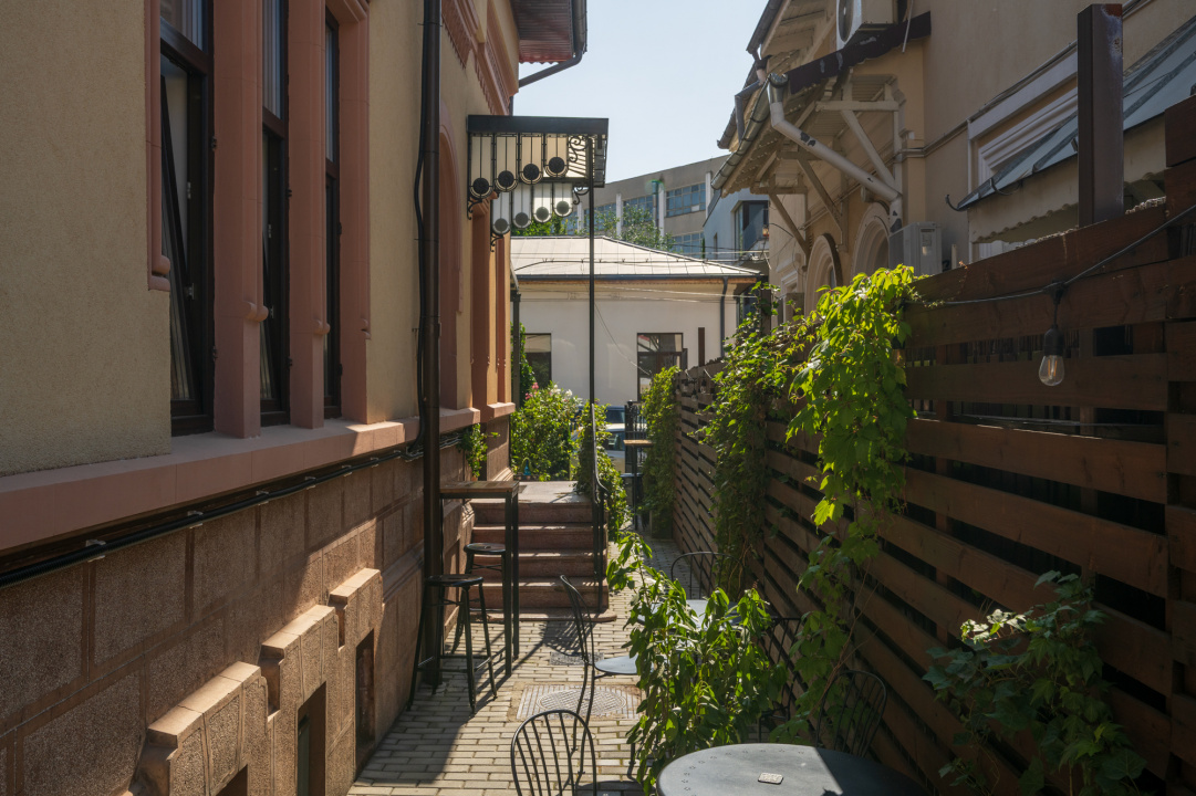 Afacere la Cheie ! Camere in regim hotelier+restaurant / profit bun !