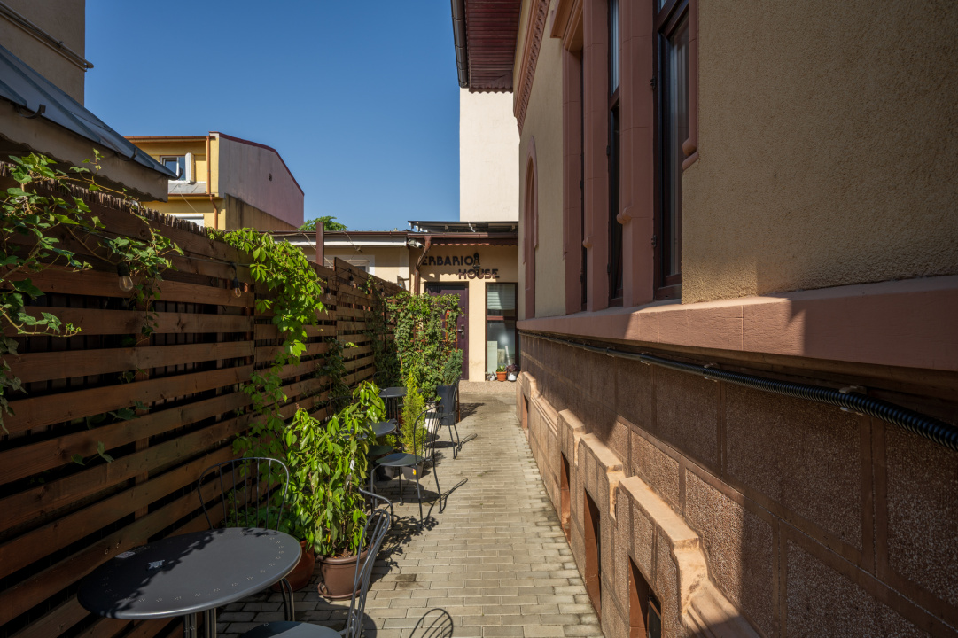 Afacere la Cheie ! Camere in regim hotelier+restaurant / profit bun !
