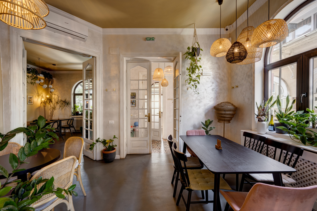 Afacere la Cheie ! Camere in regim hotelier+restaurant / profit bun !