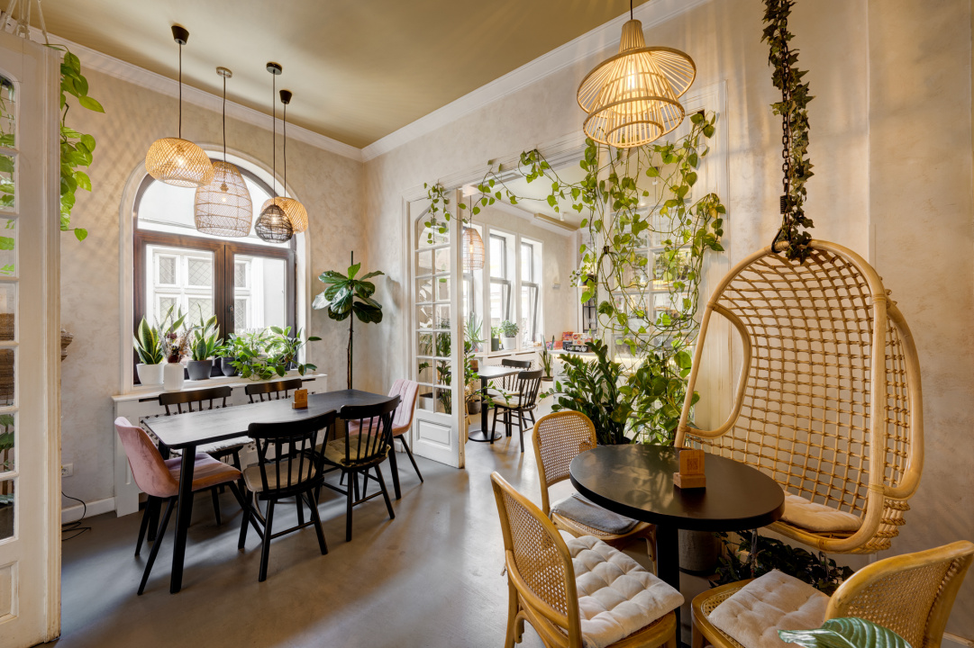 Afacere la Cheie ! Camere in regim hotelier+restaurant / profit bun !