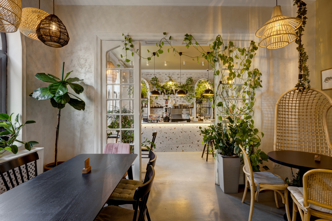 Afacere la Cheie ! Camere in regim hotelier+restaurant / profit bun !