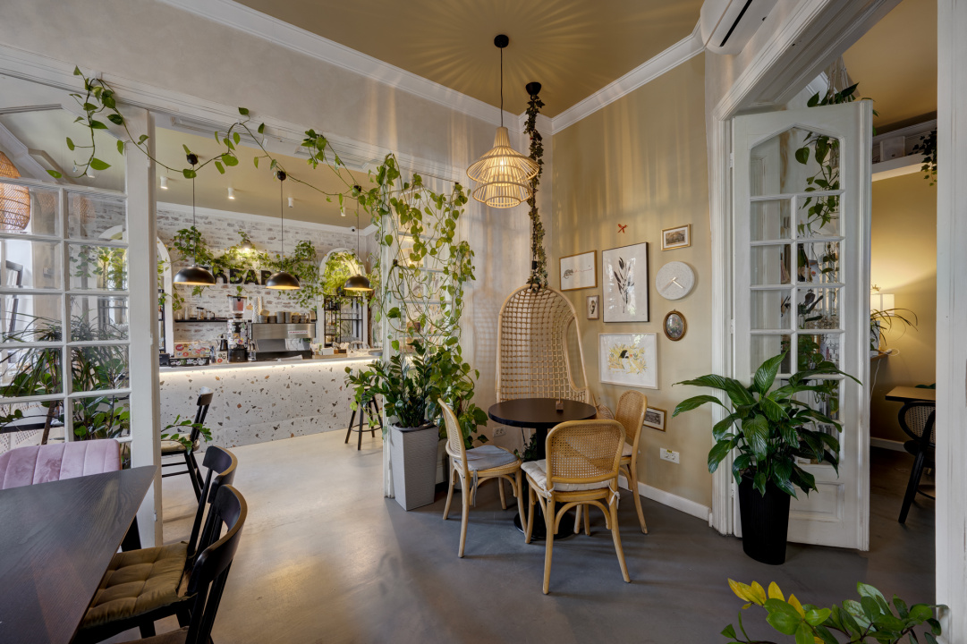 Afacere la Cheie ! Camere in regim hotelier+restaurant / profit bun !