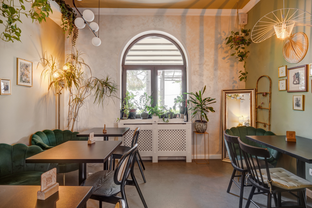 Afacere la Cheie ! Camere in regim hotelier+restaurant / profit bun !