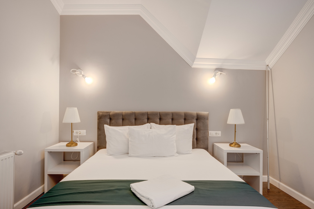 Afacere la Cheie ! Camere in regim hotelier+restaurant / profit bun !