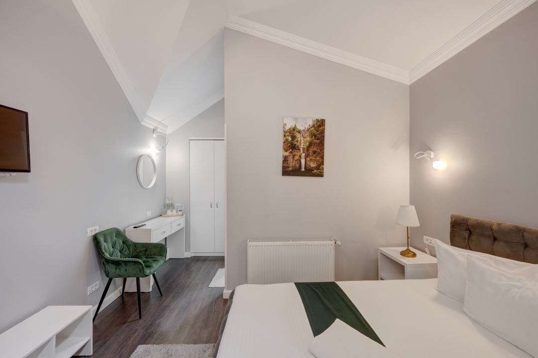 Afacere la Cheie ! Camere in regim hotelier+restaurant / profit bun !