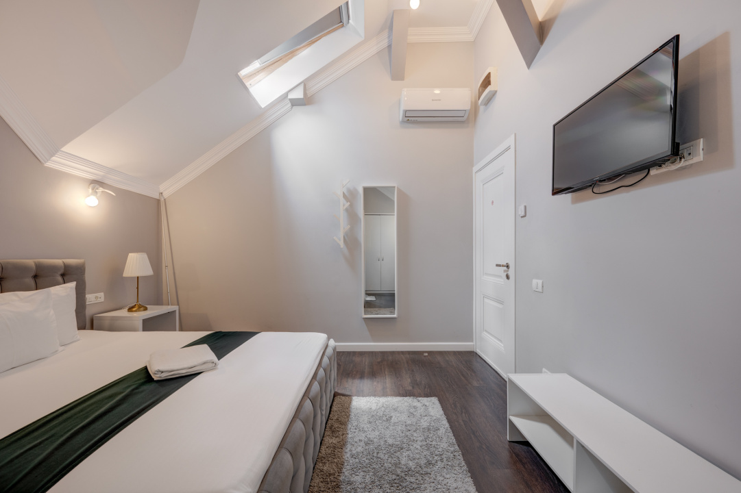 Afacere la Cheie ! Camere in regim hotelier+restaurant / profit bun !