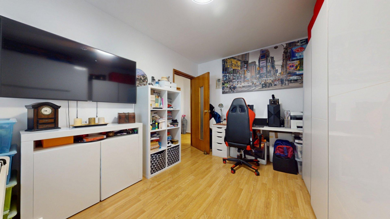 Apartament 3 camere Masina de Paine Obor