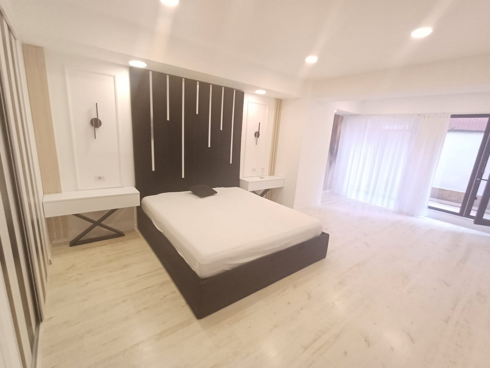 Apartament 3 camere superb si curte proprie Parc Herastrau