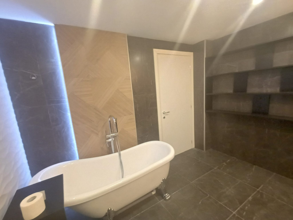 Apartament 3 camere superb si curte proprie Parc Herastrau