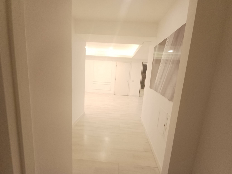 Apartament 3 camere superb si curte proprie Parc Herastrau