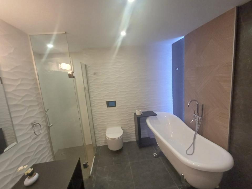 Apartament 3 camere superb si curte proprie Parc Herastrau