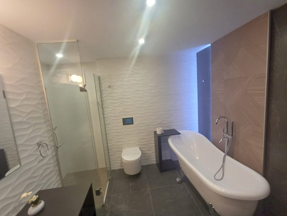 Apartament 3 camere superb si curte proprie Parc Herastrau