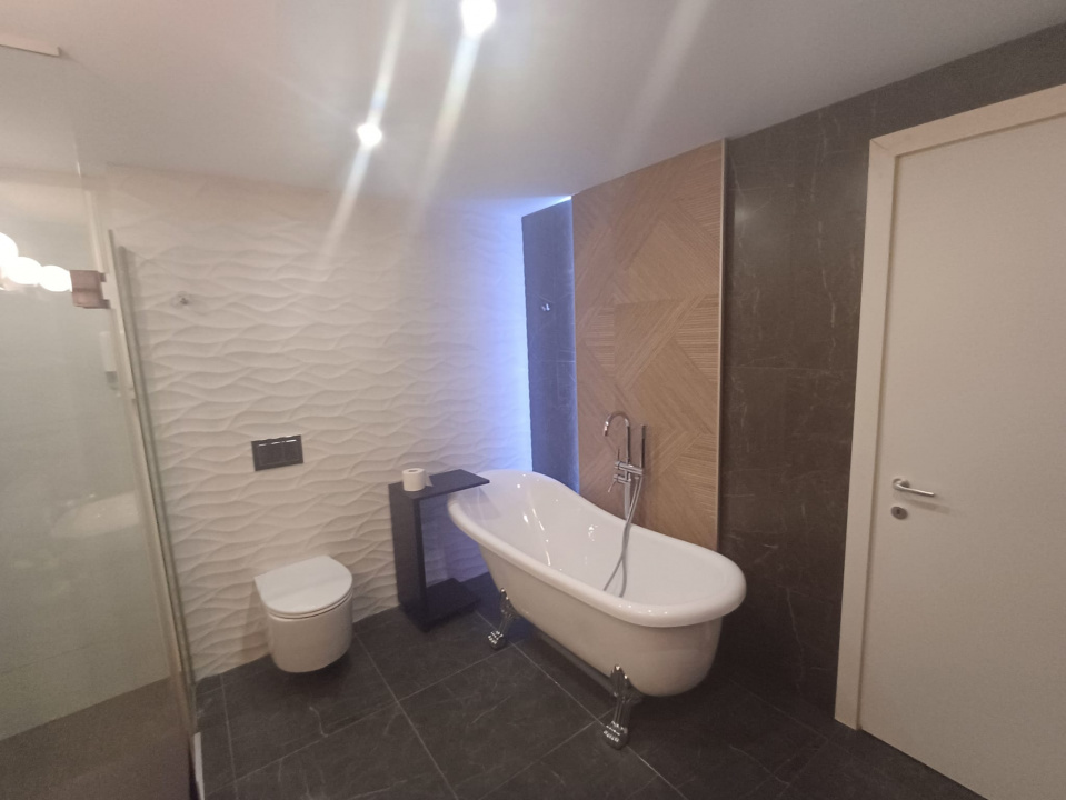 Apartament 3 camere superb si curte proprie Parc Herastrau