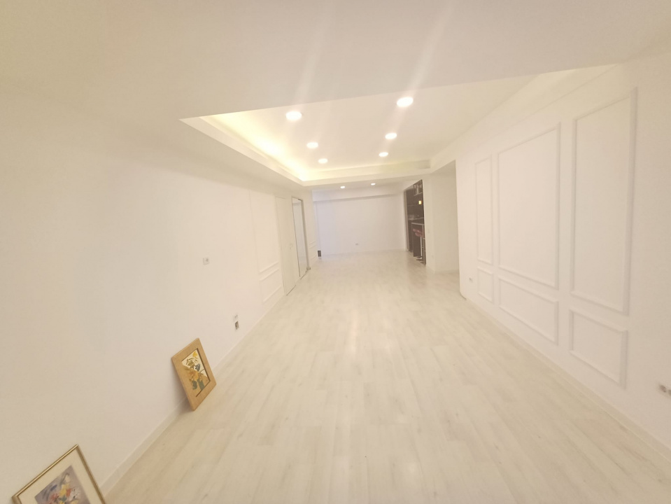 Apartament 3 camere superb si curte proprie Parc Herastrau